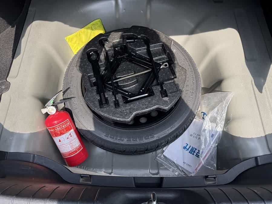 Hyundai Elantra 2023, фото 16