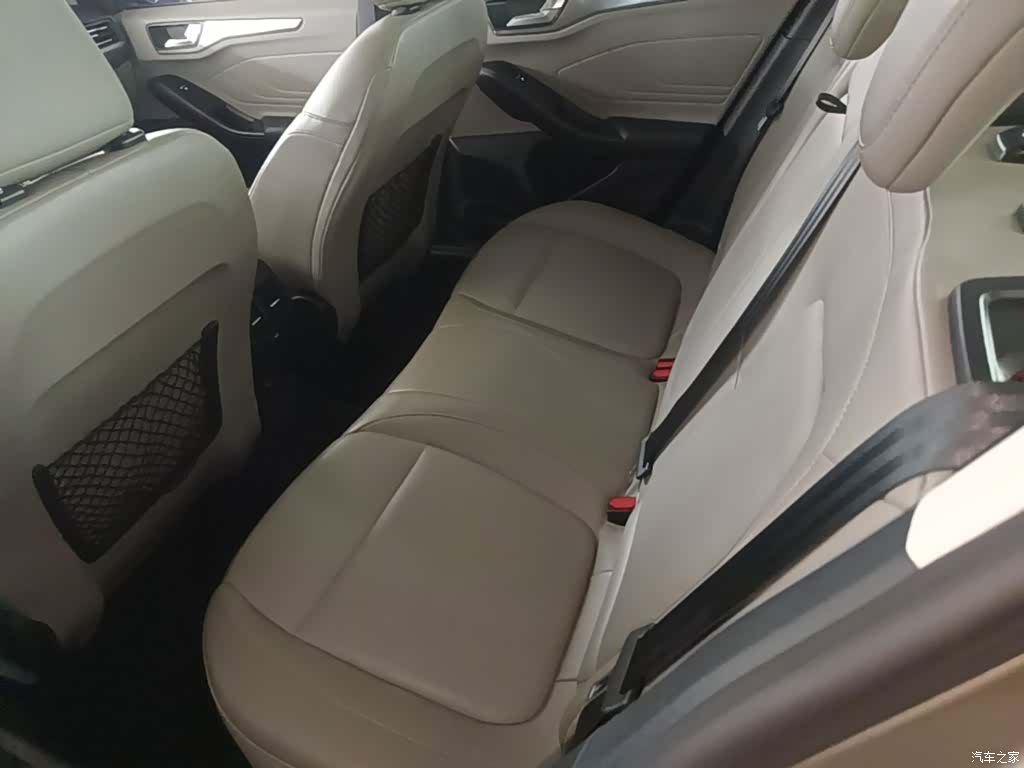 Ford Focus, 2019 17