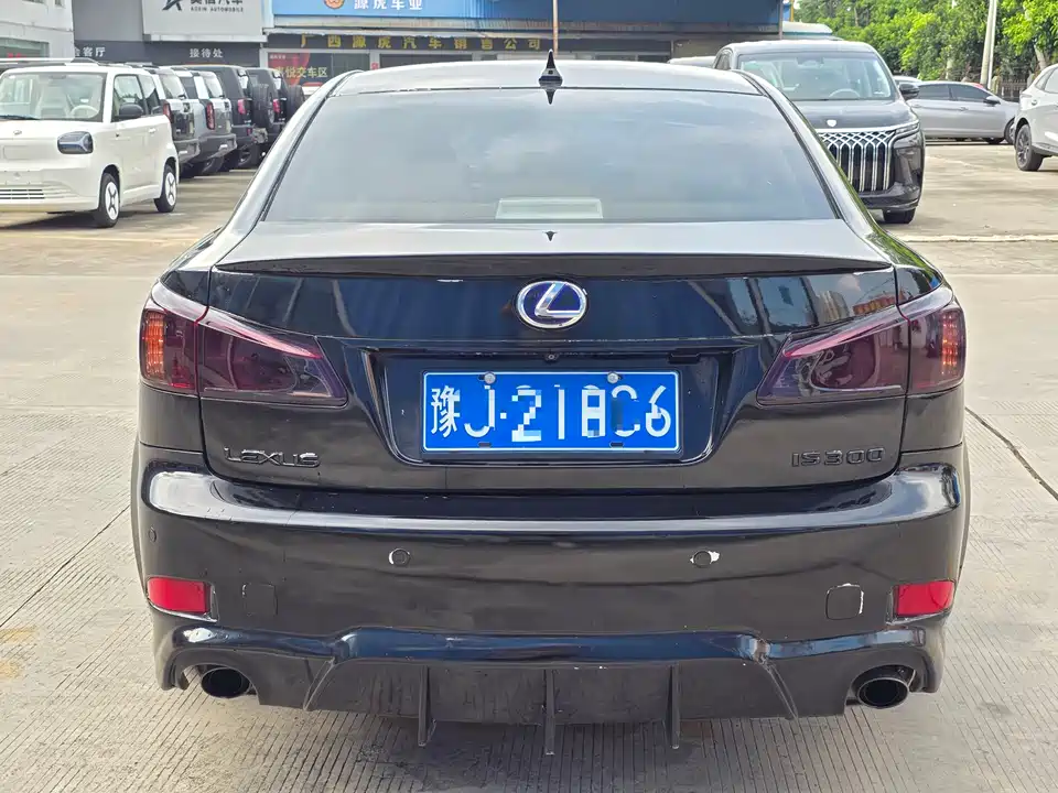 Lexus IS