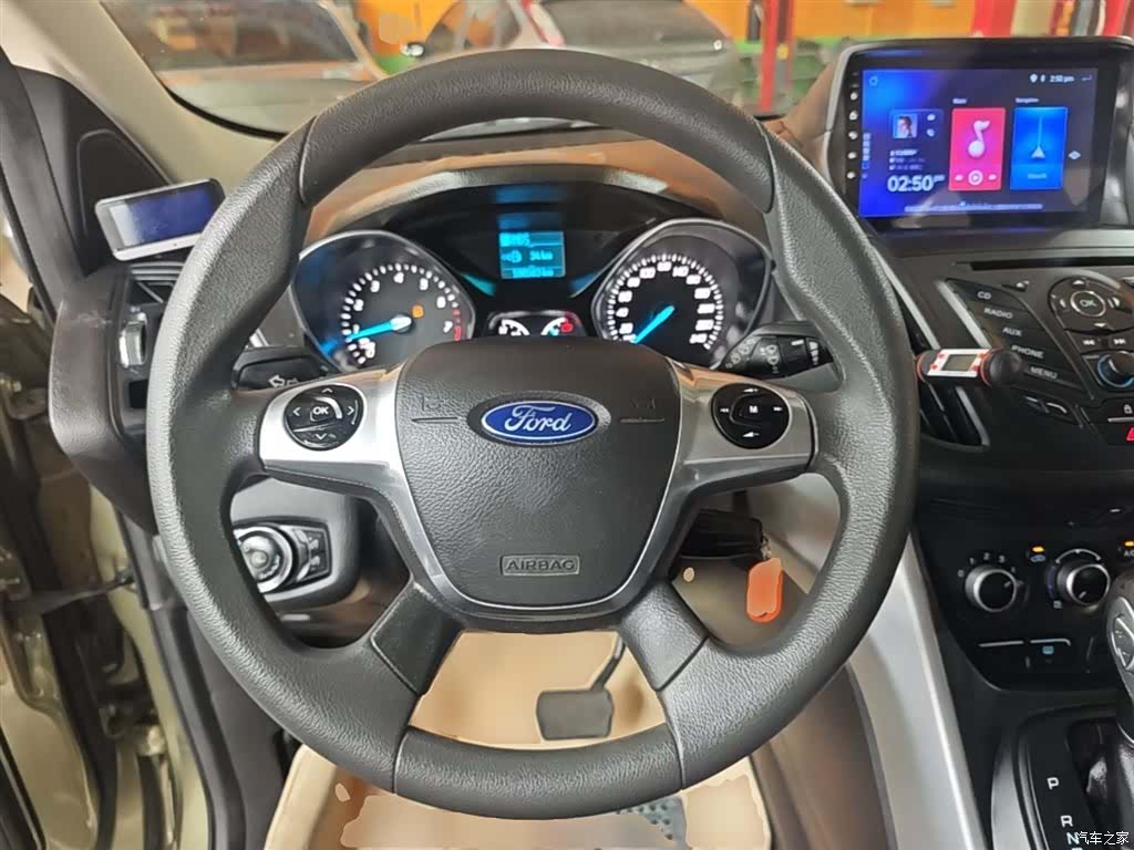 Ford Kuga, 2014 11