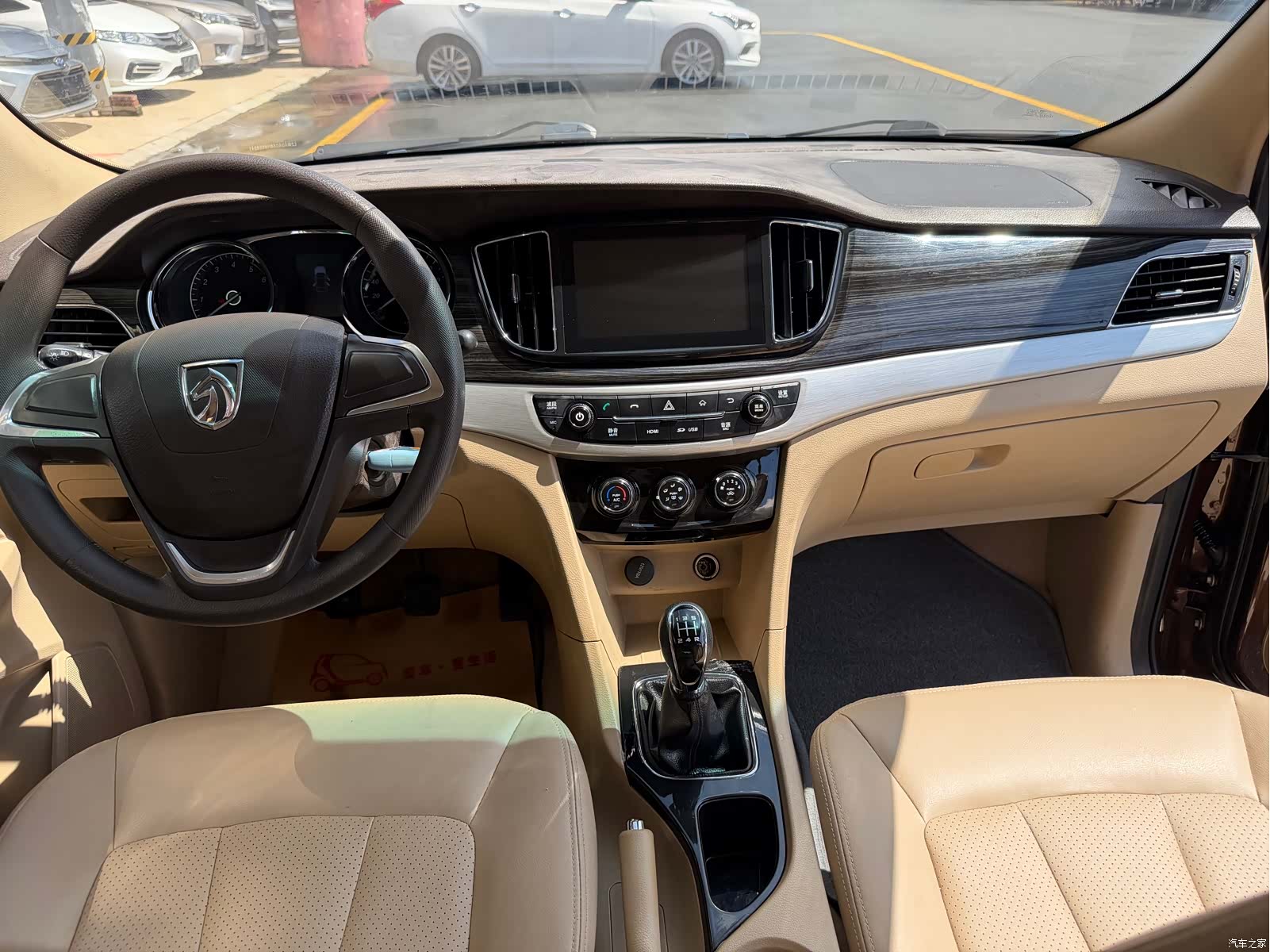 Wuling 730, 2017 28