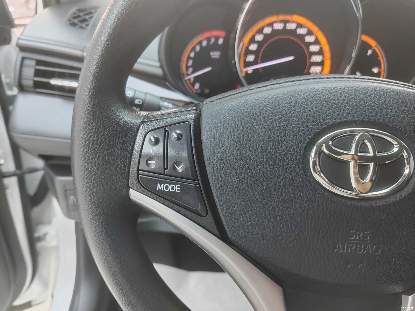 Toyota YARiS L, 2022 14