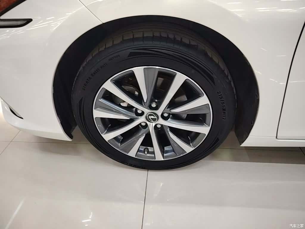 Lexus ES, 2020 23