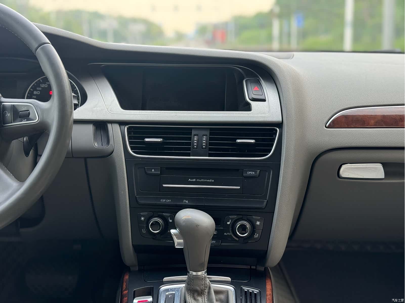 Audi A4L, 2010 11