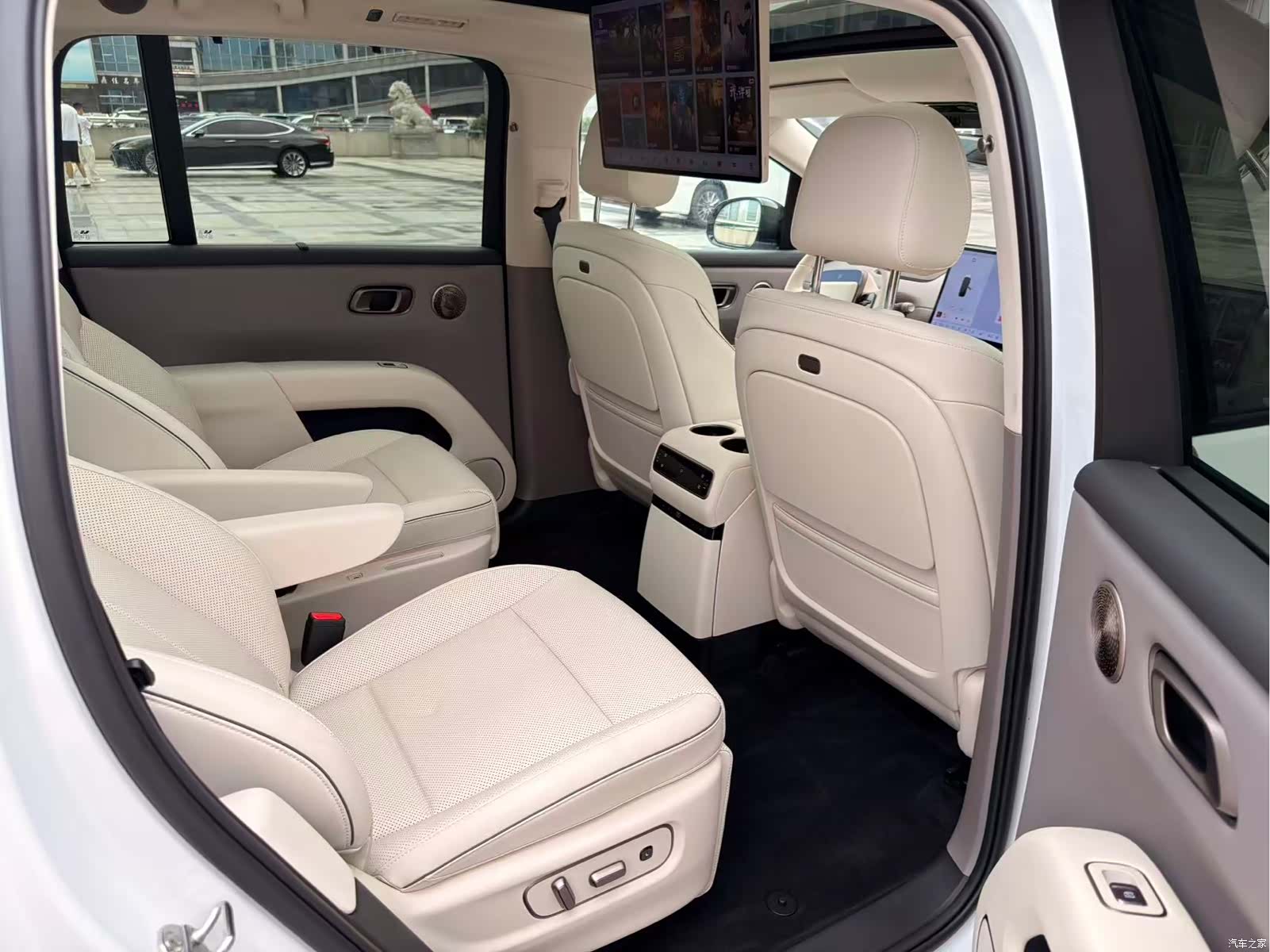 Li Auto i8, 2025 10
