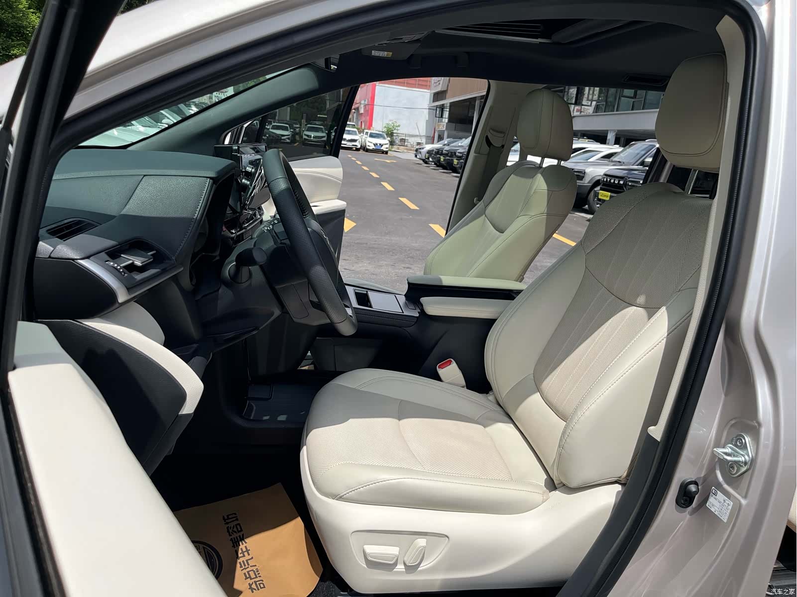 Toyota Sienna, 2025 11