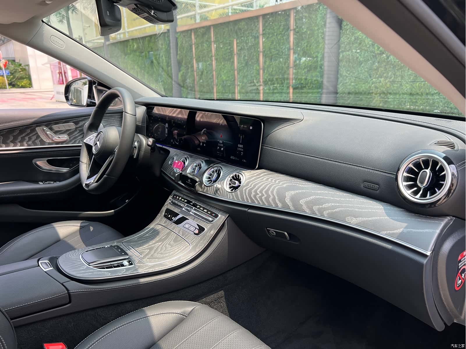 Mercedes-Benz E-Class, 2023 11