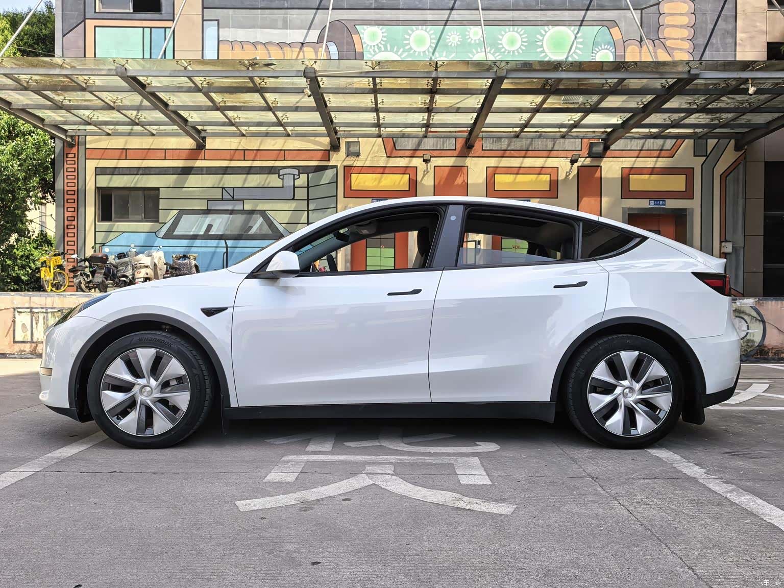 Tesla Model Y, 2022 10