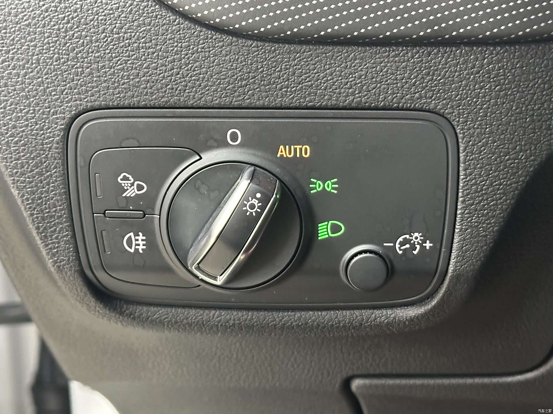 Audi Q2L, 2019 19