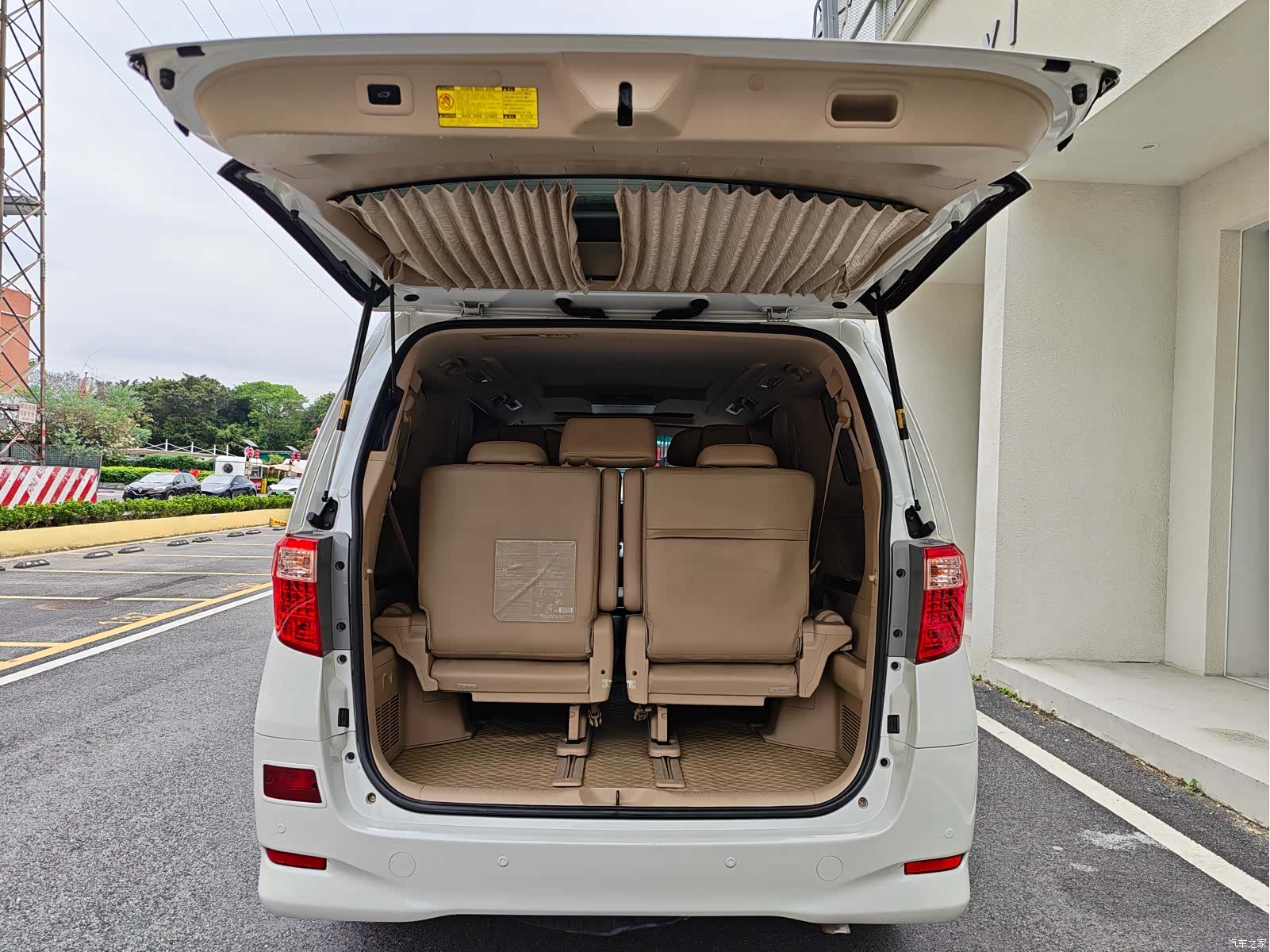 Toyota Alphard, 2011 24