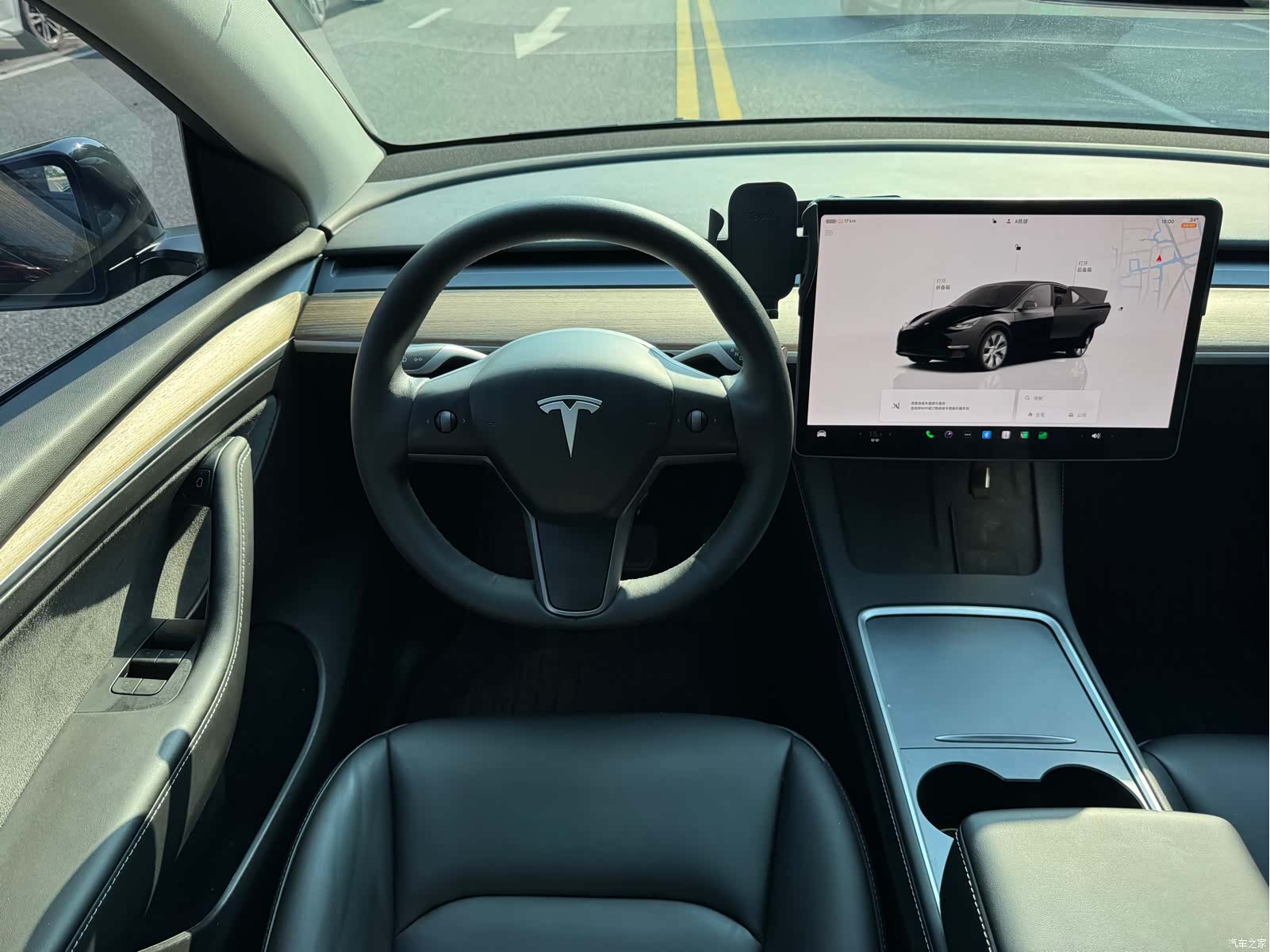 Tesla Model Y, 2023 13
