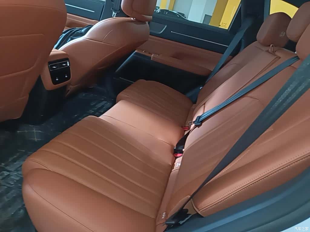 Jetour L7, 2026 13
