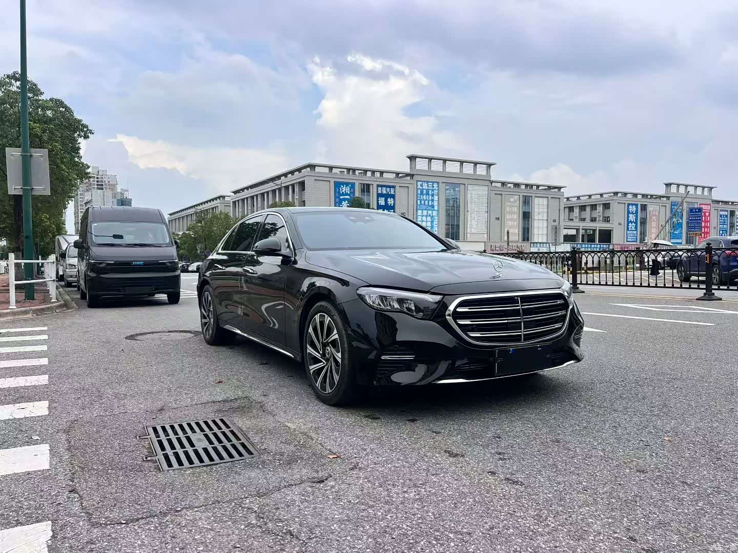 Mercedes-Benz E-Class, 2025 3