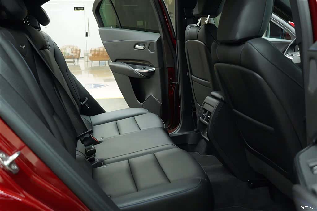 Cadillac XT4, 2023 9