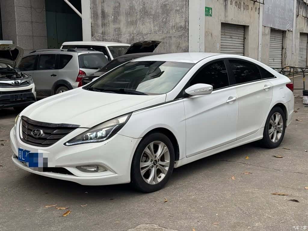 Hyundai Sonata, 2011 1