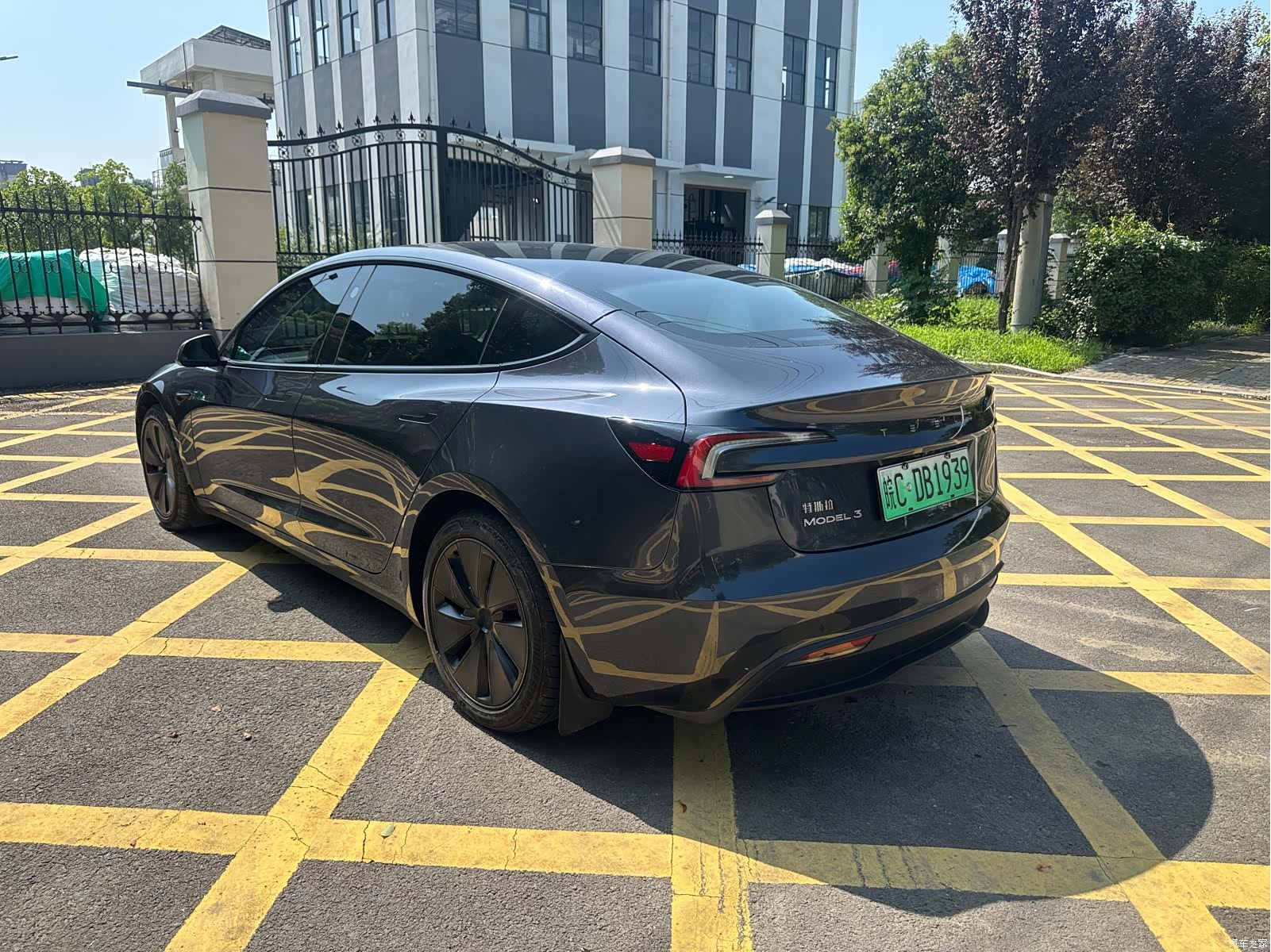 Tesla Model 3, 2025 все фото