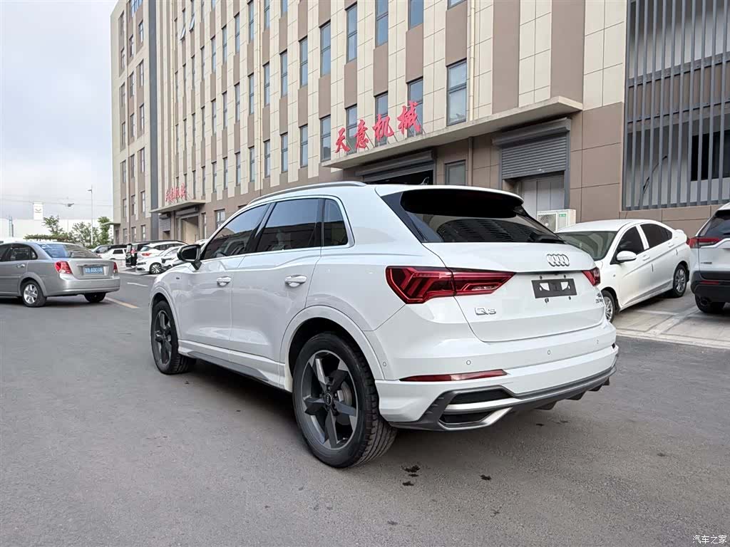 Audi Q3, 2022 4