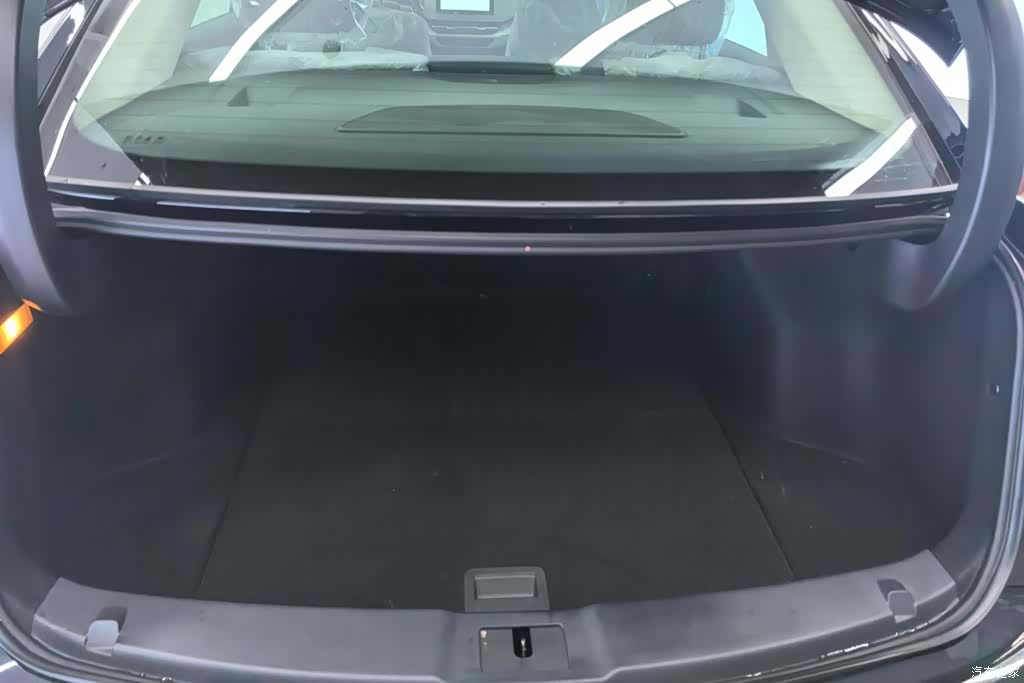 Hongqi QM5, 2025 4