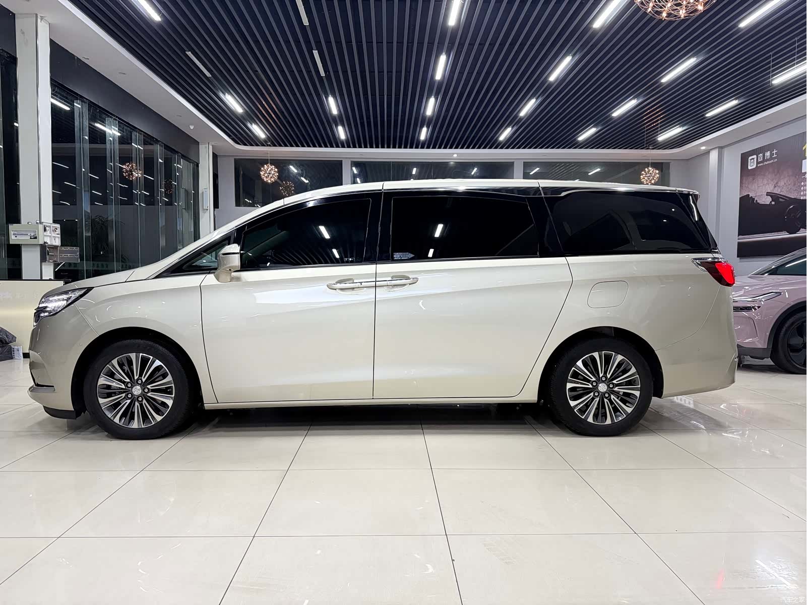 Buick GL8, 2022 7