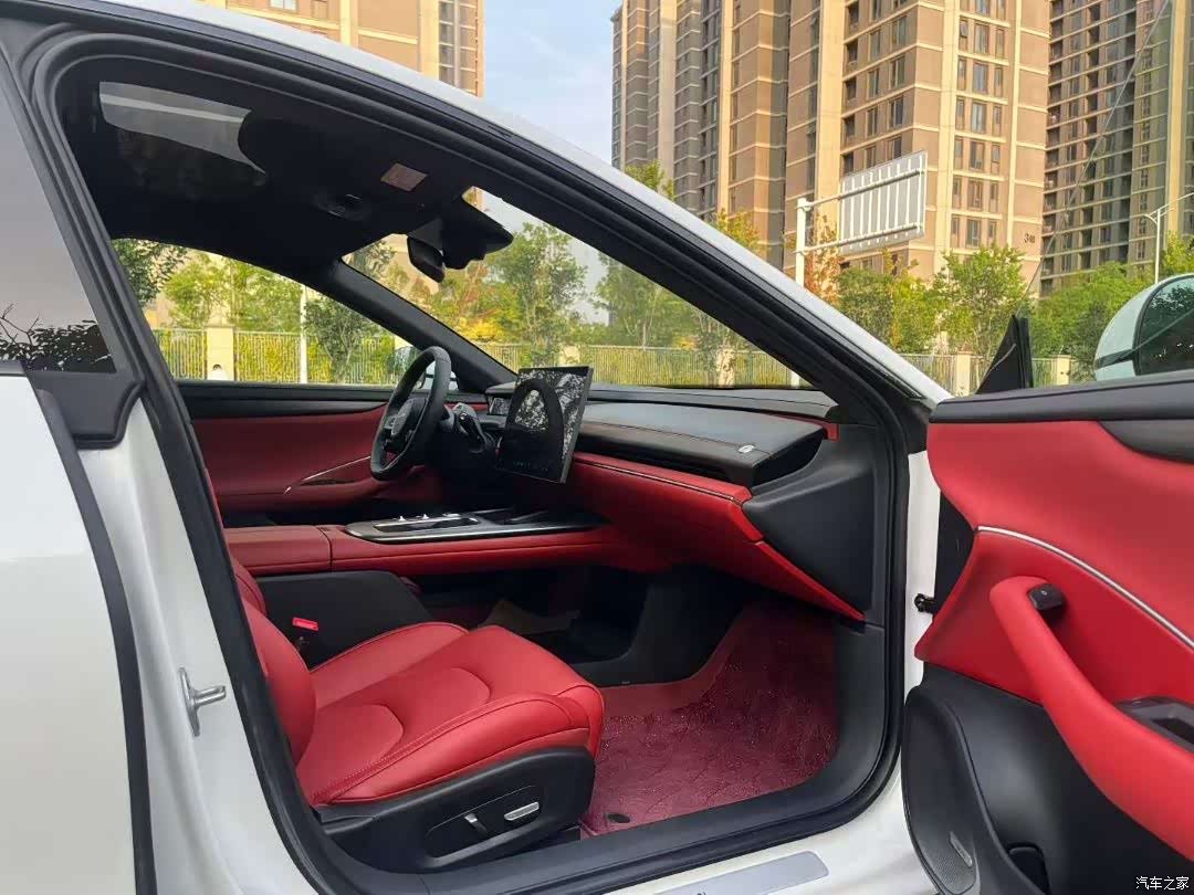Xiaomi SU7, 2025 6