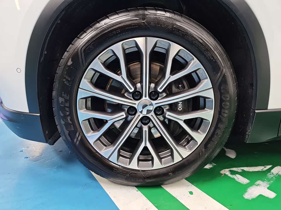NIO ES6