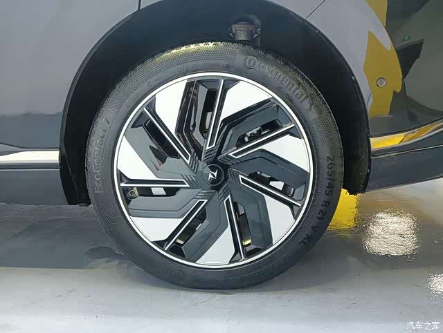 DongFeng eπ008, 2025 13