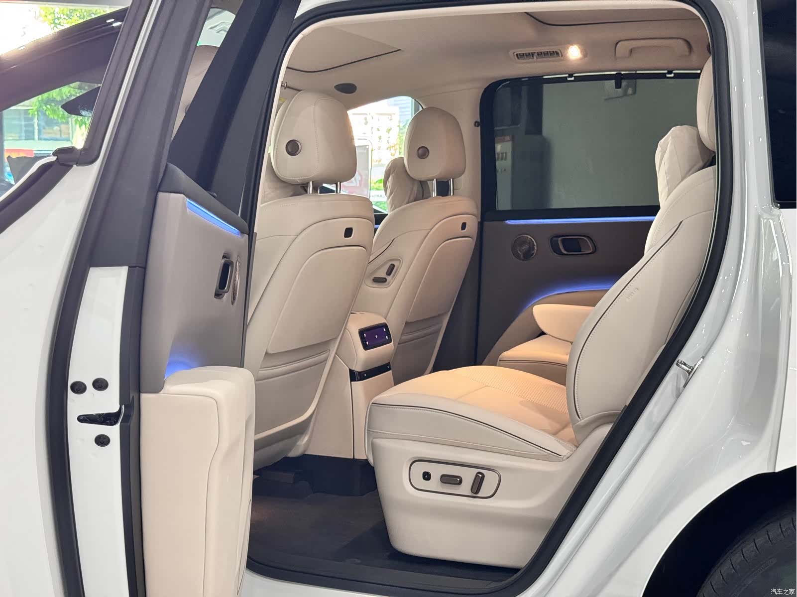 Li Auto i8, 2026 11