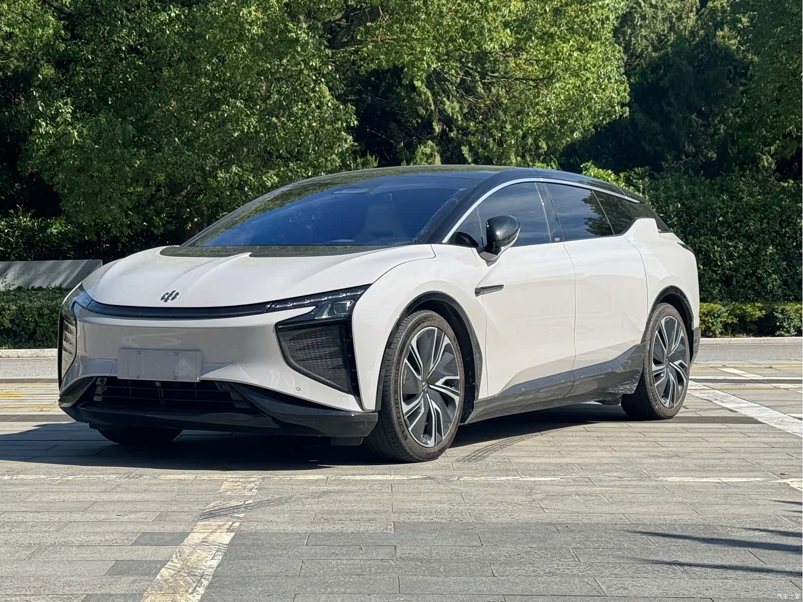 HiPhi X, 2022 1