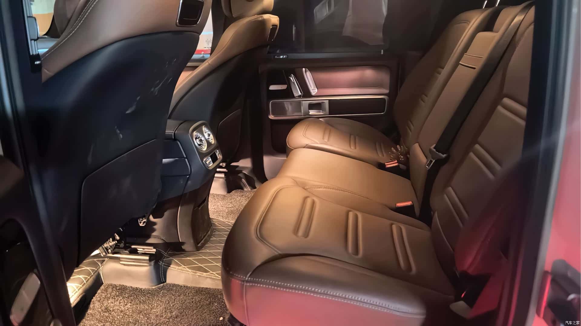 Mercedes-Benz G-Class, 2024 8
