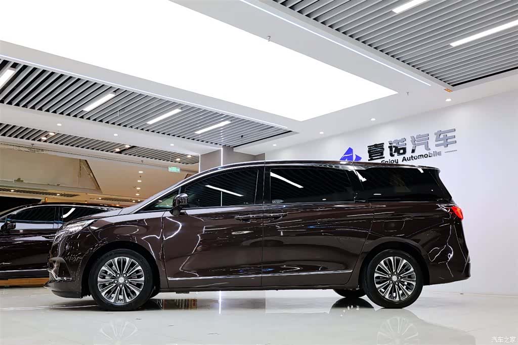 Buick GL8, 2020 3