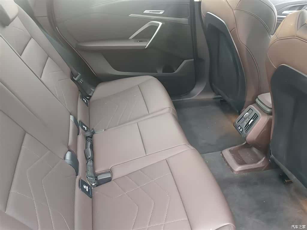 BMW iX1, 2025 9
