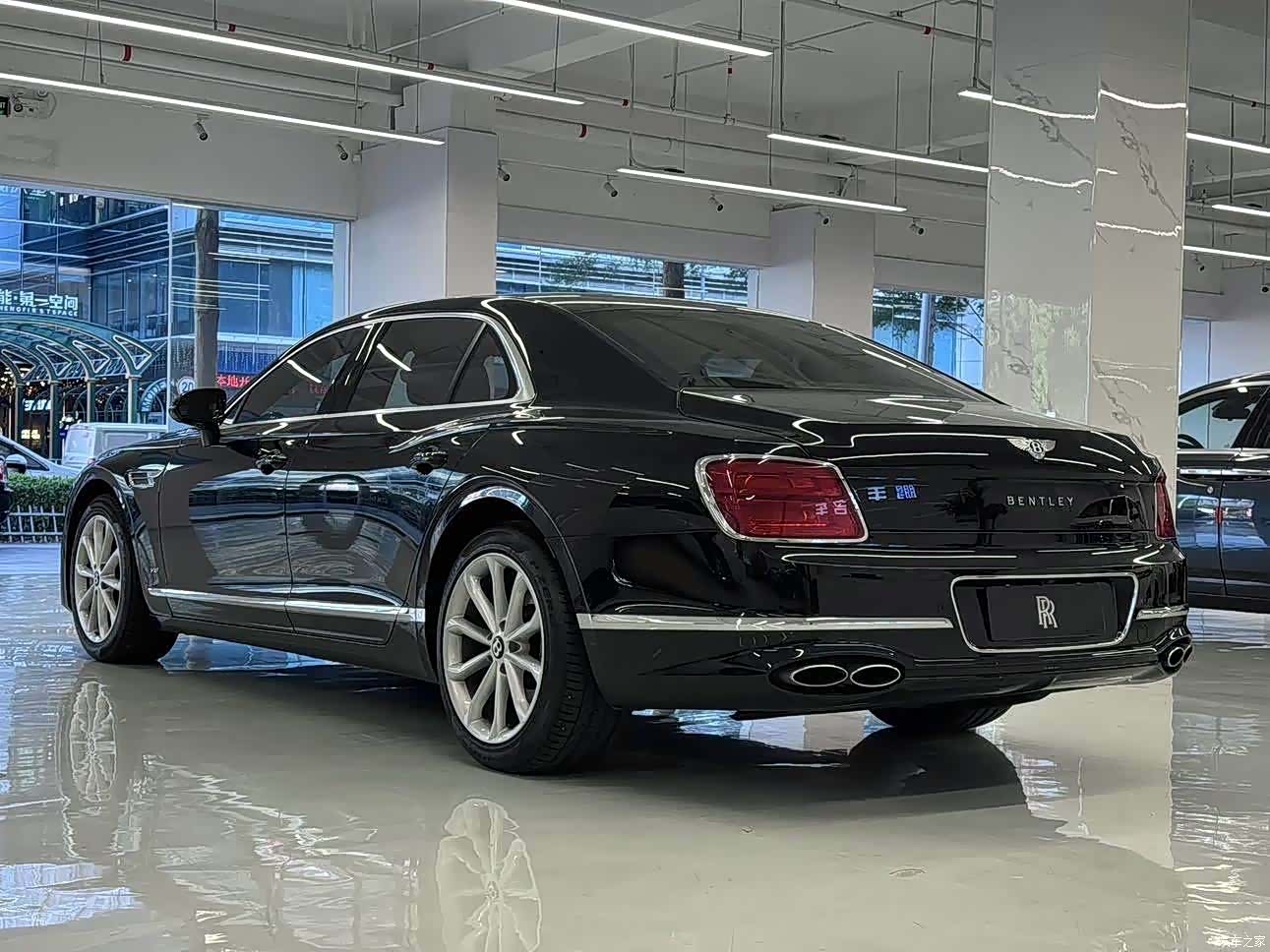 Bentley Flying Spur, 2022 12