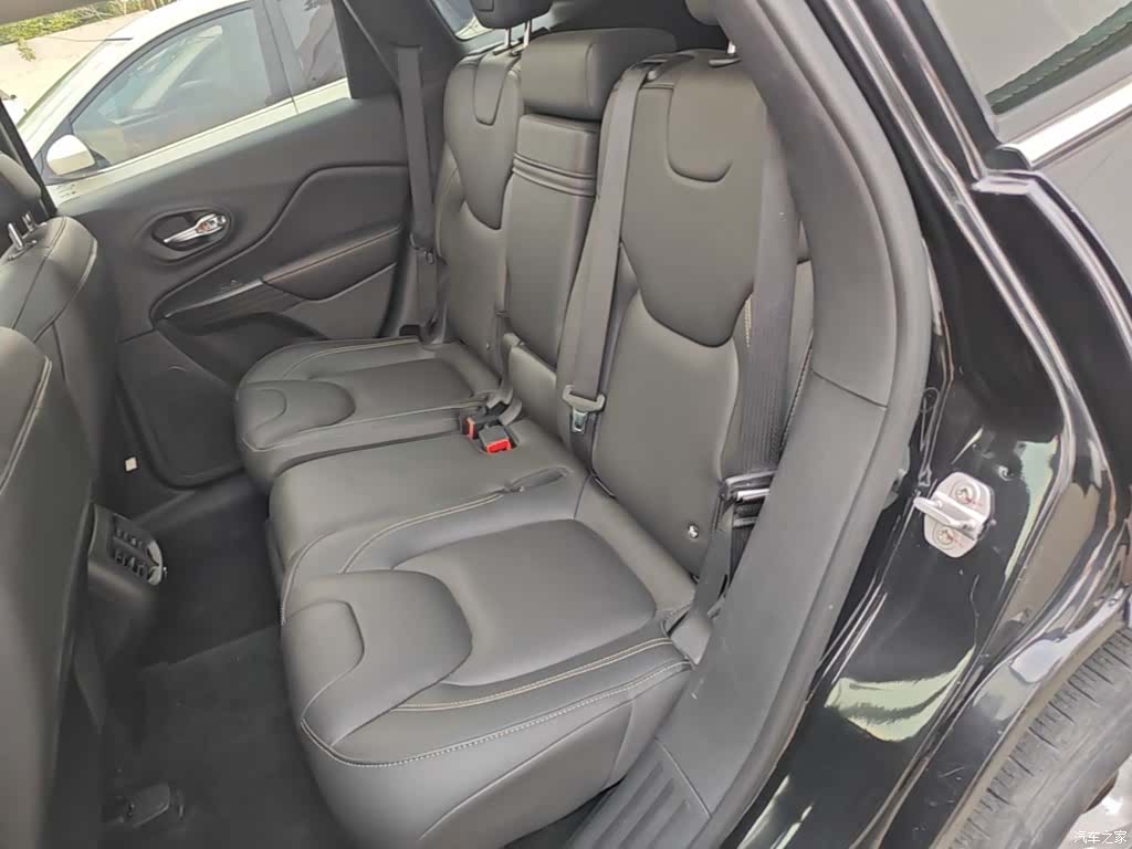 Jeep Cherokee, 2018 17