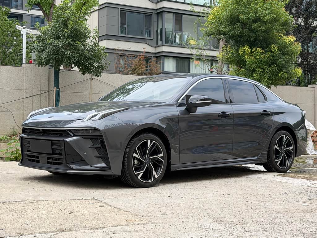 Lynk & Co 03