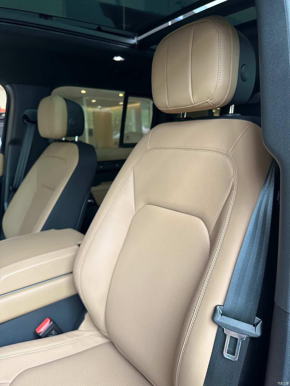 Land Rover Defender, 2026 4