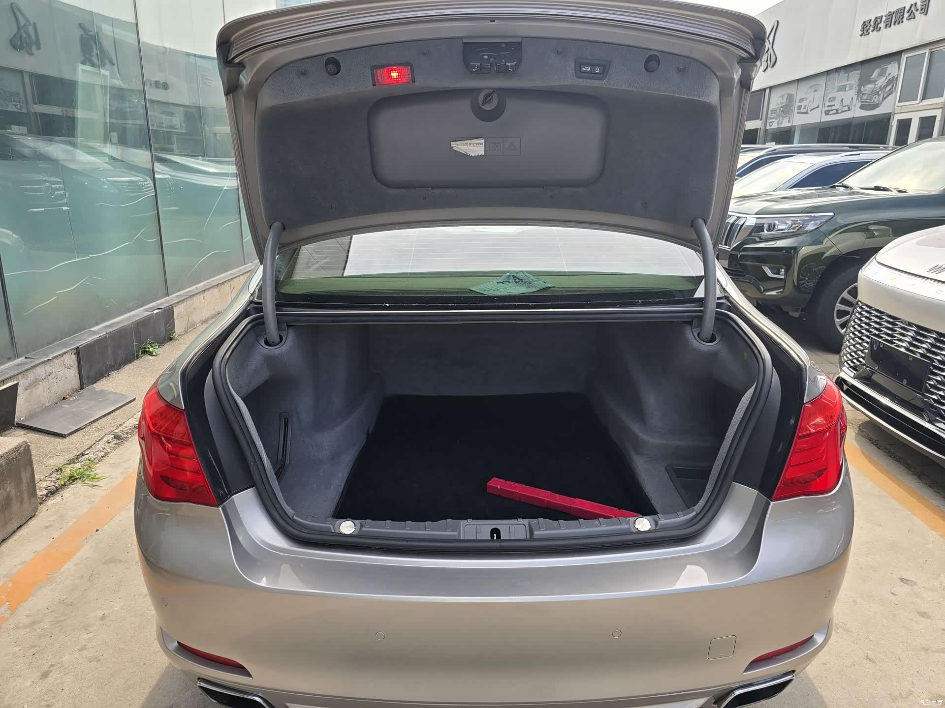 BMW 7 Series, 2011 11