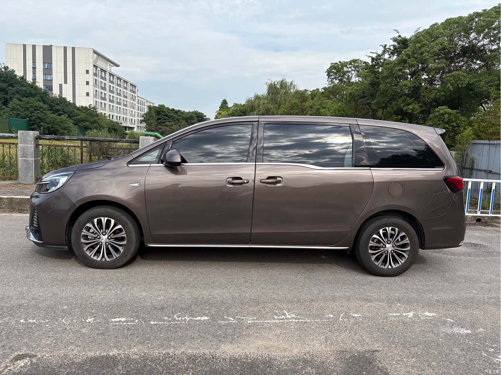 Buick GL8, 2022 3