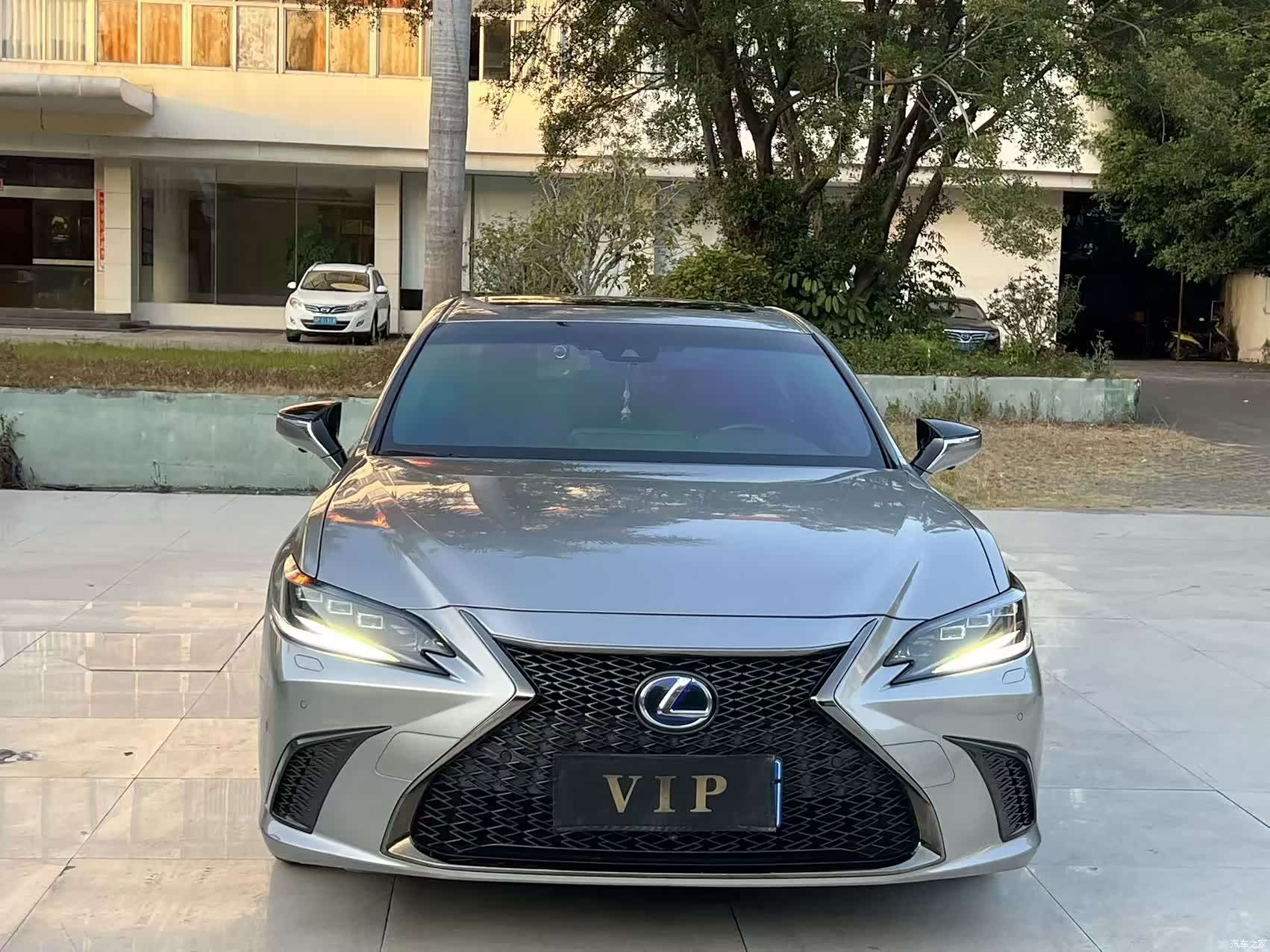 Lexus ES, 2022 3