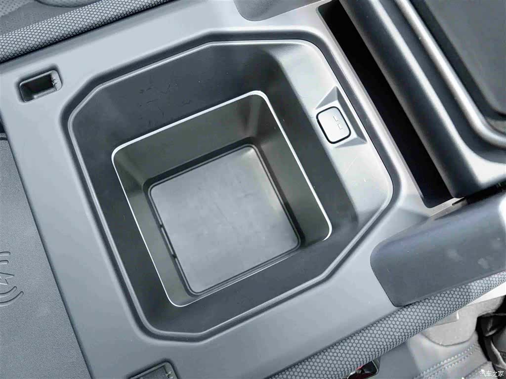 Land Rover Defender, 2023 17