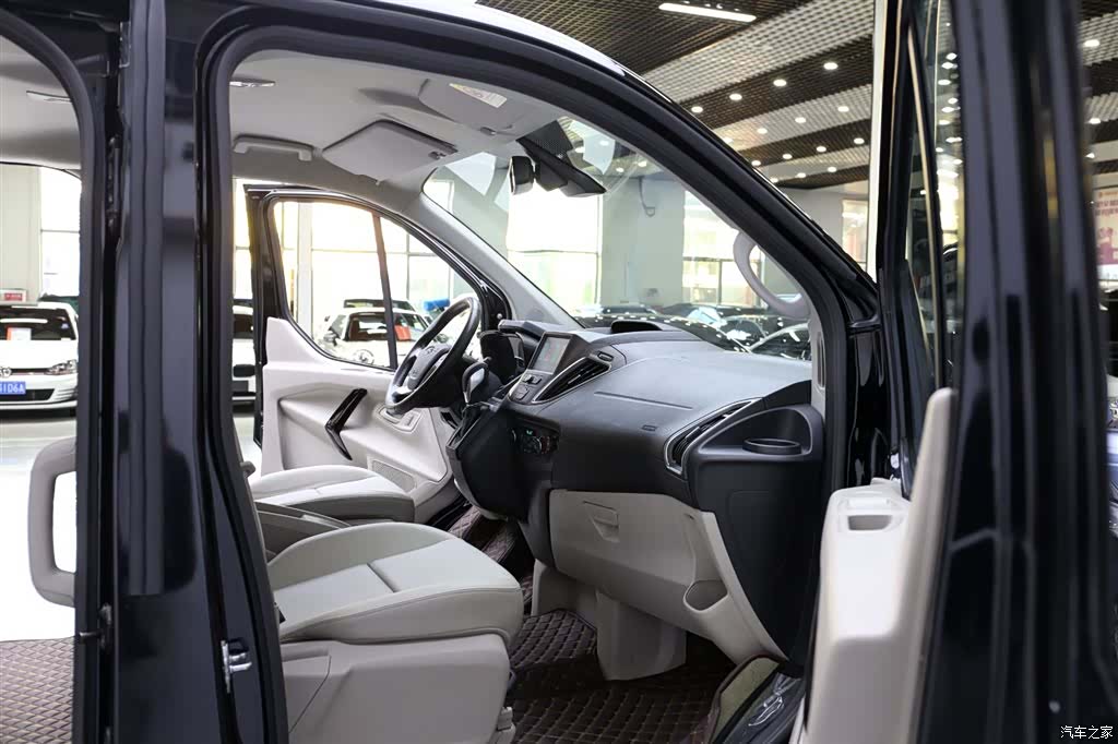 Ford Tourneo, 2021 18