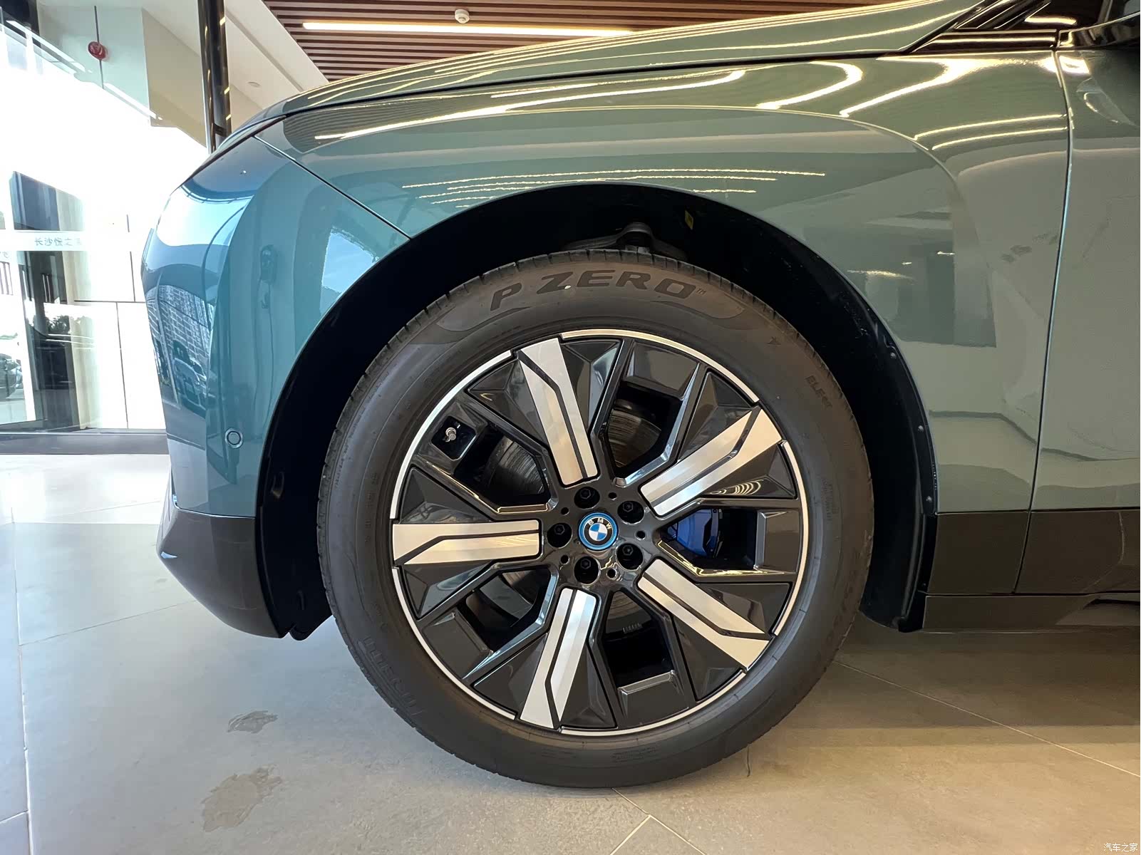 BMW iX, 2025 4