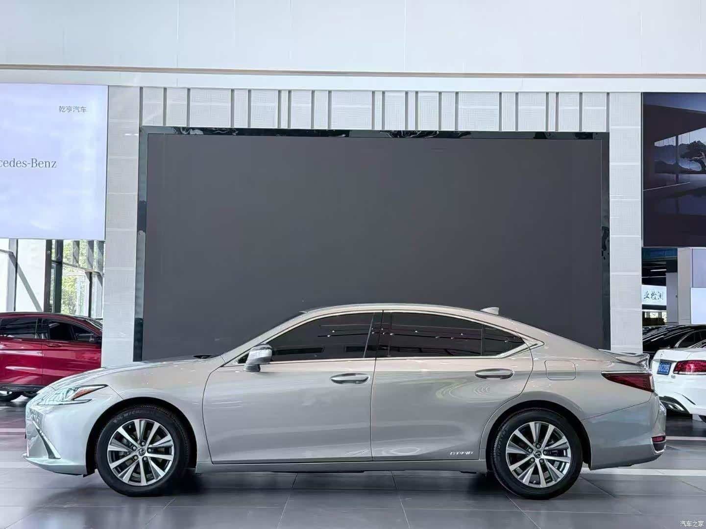 Lexus ES, 2019 3