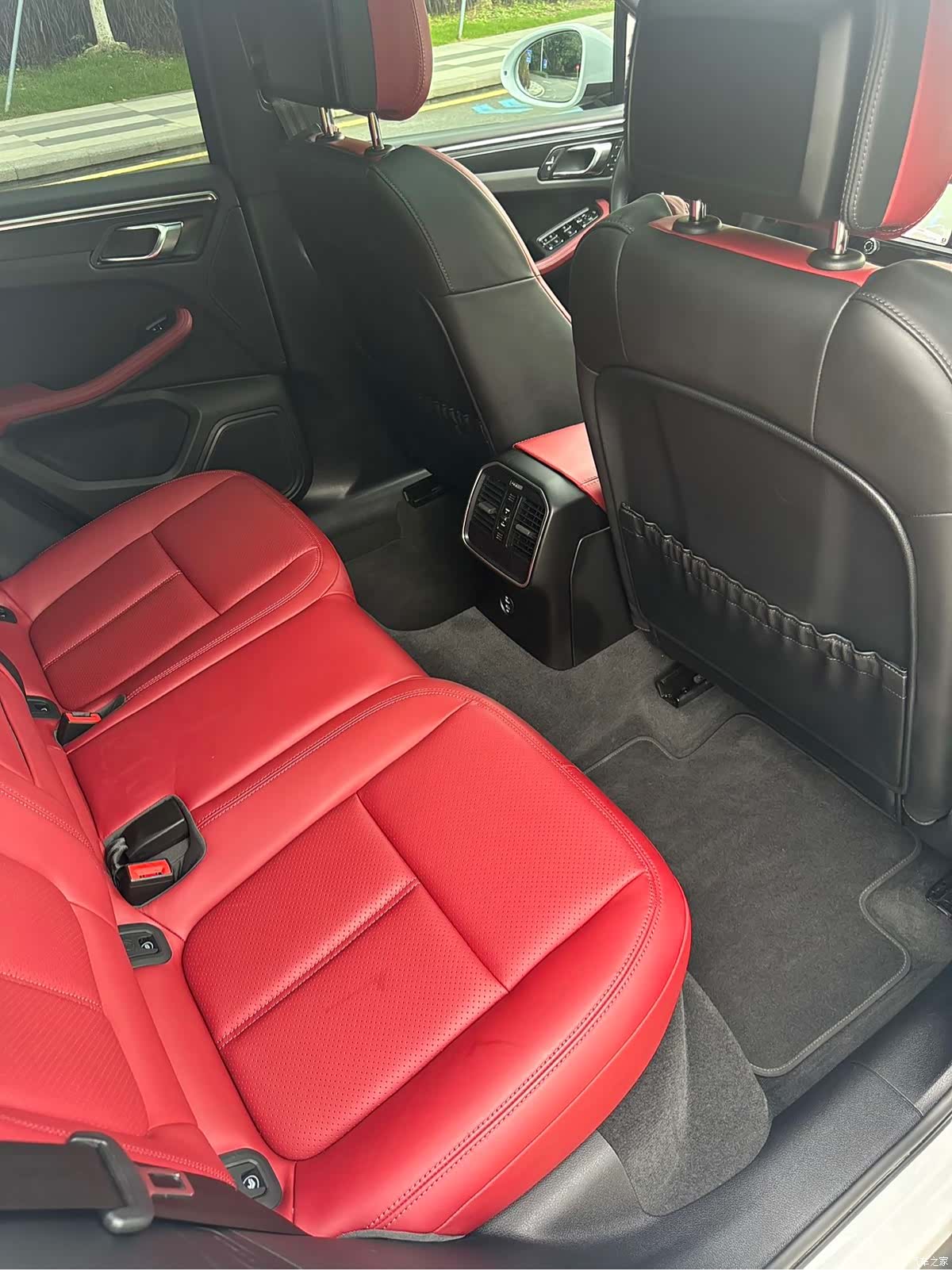 Porsche Macan, 2022 10