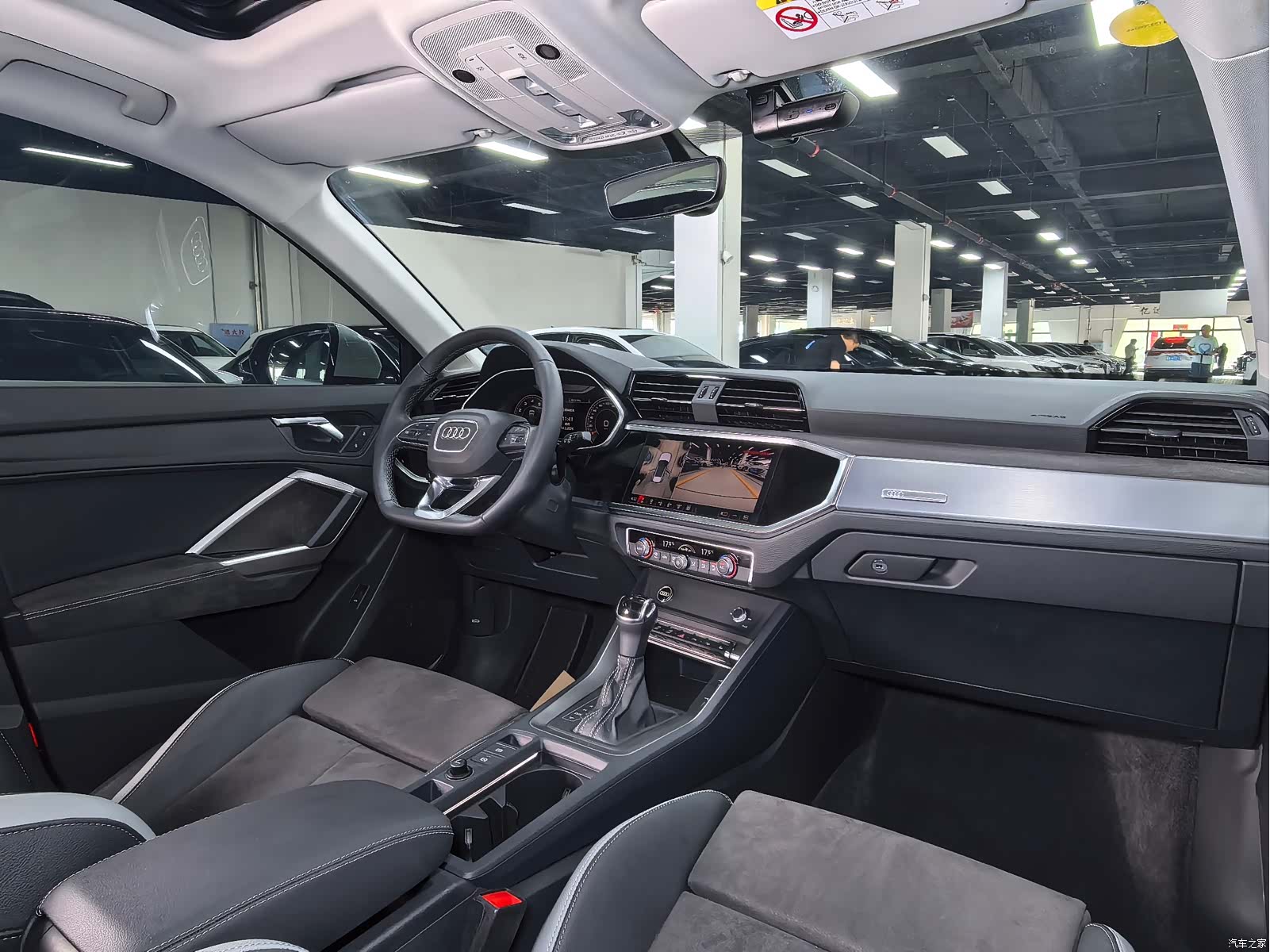 Audi Q3, 2023 16