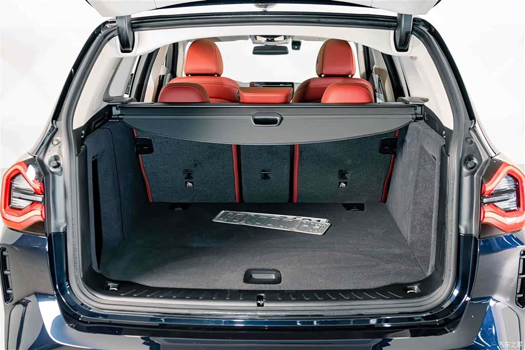 BMW iX3, 2024 25
