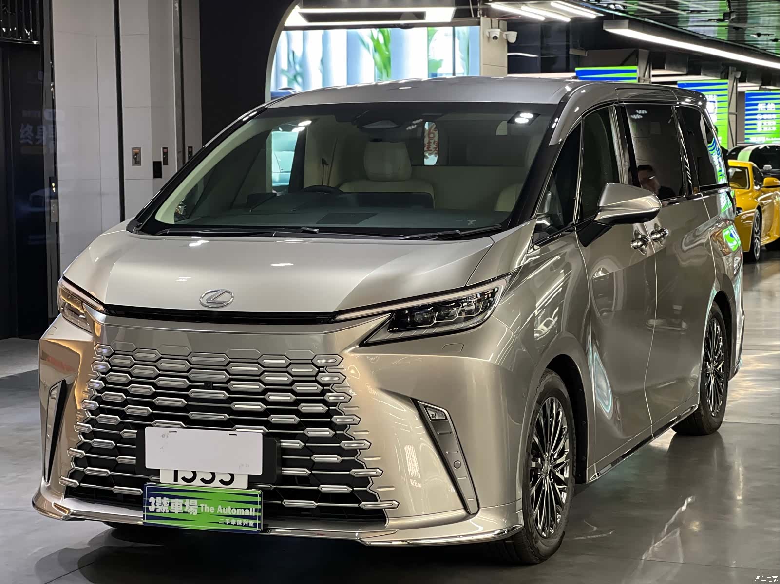 Lexus LM, 2024 1
