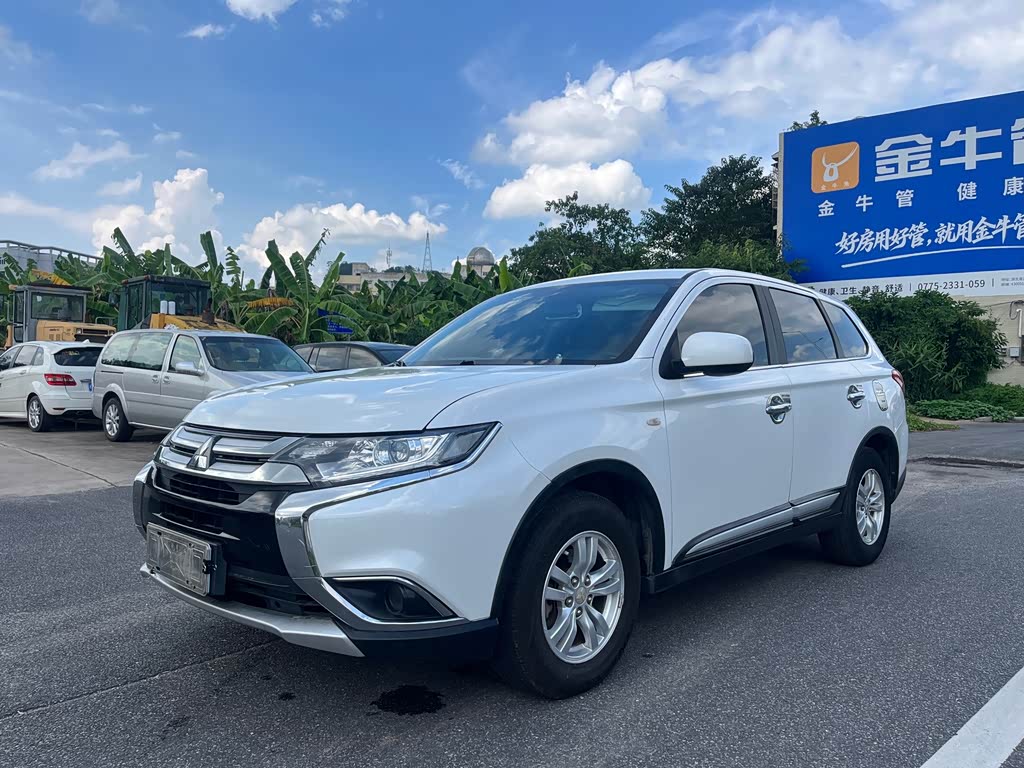 Mitsubishi Outlander 2016 2.0L 5 мест