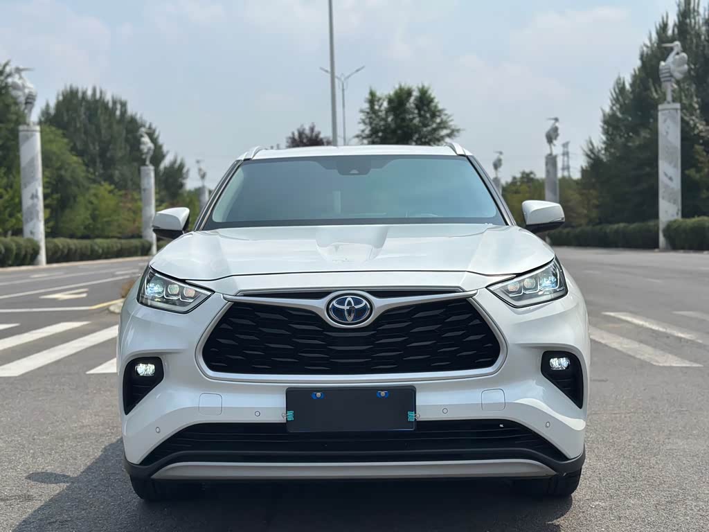 Toyota Highlander 2022 2.5L Luxury 7 мест