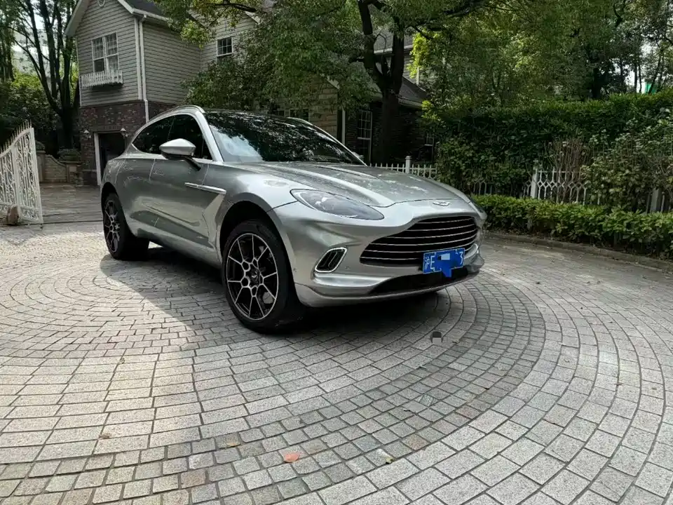 Aston Martin DBX Aston Martin DBX