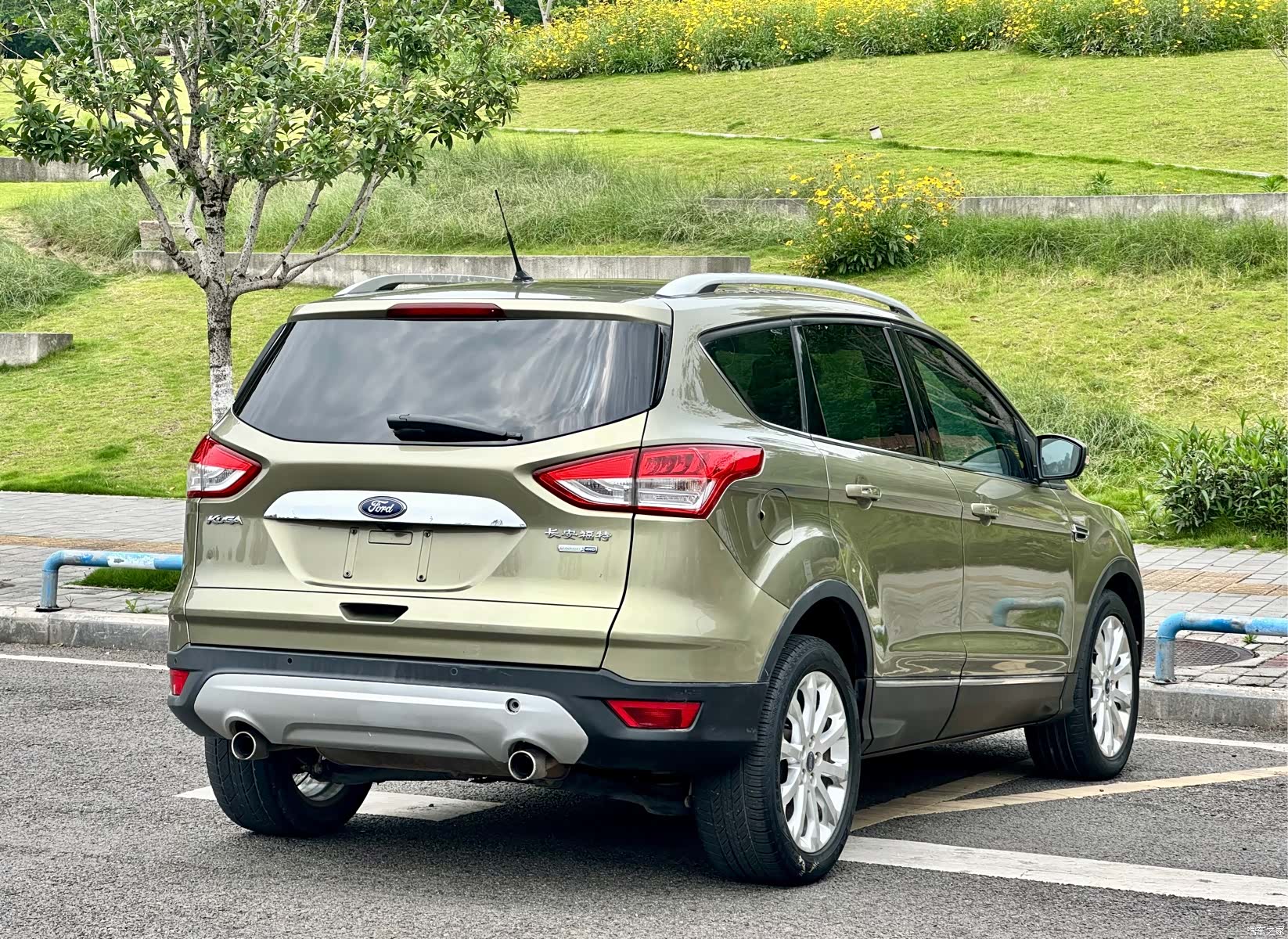 Ford Kuga, 2014 4